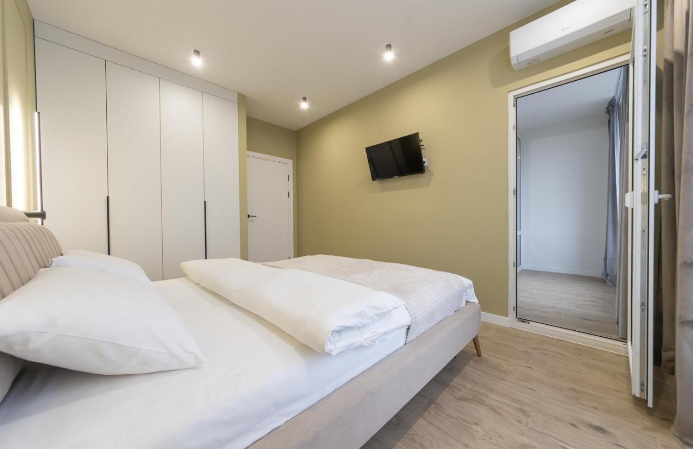 Luxury Apartment Near Metro Station Osokorky Kyiv Exterior photo
